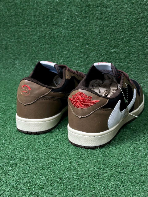 Tênis Air Jordan 1 Low x Travis Scott “Dark Mocha”