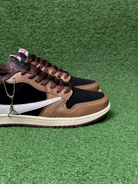 Tênis Air Jordan 1 Low x Travis Scott “Dark Mocha”