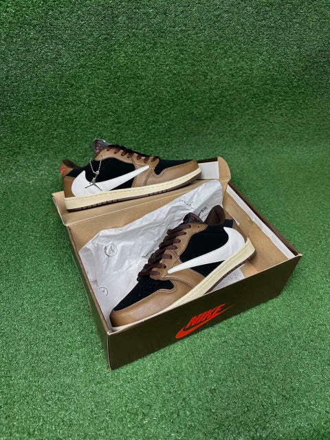 Tênis Air Jordan 1 Low x Travis Scott “Dark Mocha”