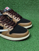 Tênis Air Jordan 1 Low x Travis Scott “Dark Mocha”