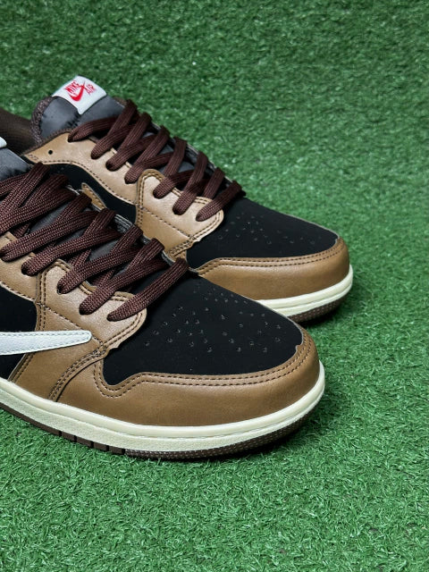 Tênis Air Jordan 1 Low x Travis Scott “Dark Mocha”