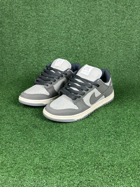 Tênis Nike SB Dunk “Light Carbon”