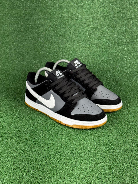 Nike SB Dunk Low “Cinza/Preto/Branco”