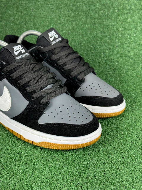 Nike SB Dunk Low “Cinza/Preto/Branco”
