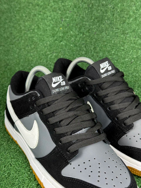 Nike SB Dunk Low “Cinza/Preto/Branco”